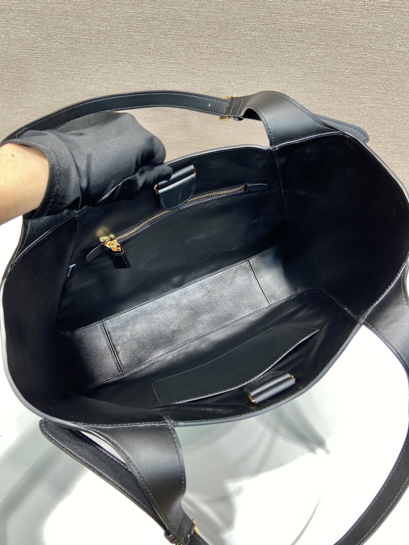 Pra*a tote bags